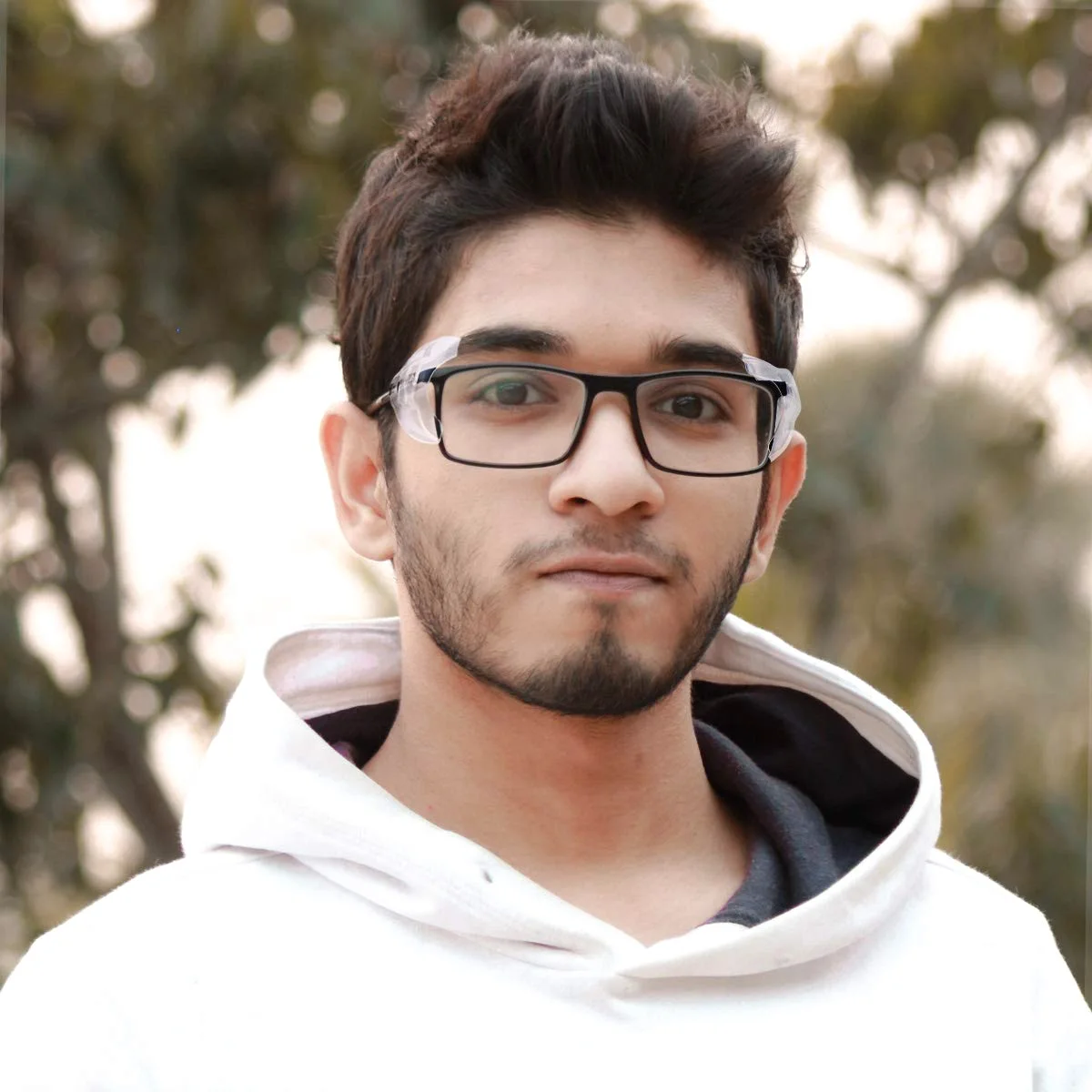 Everyday glasses with clear MELASA side shields on both temple arms